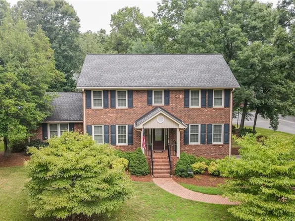 5929 Woodfield Dr, Kernersville, NC 27284