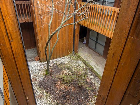 3rd image of 4776 Powderhorn Ln