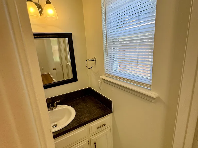 1484 E Cortland St — Photo 11