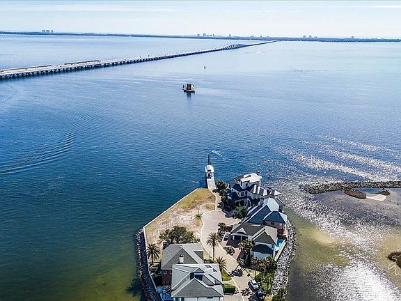 4th image of 16 Wharf Ave