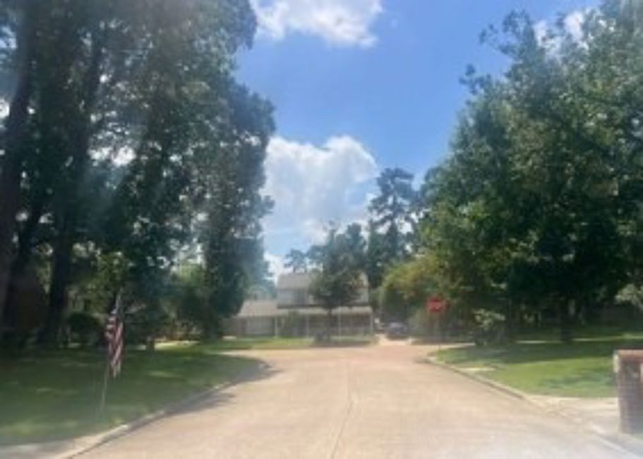 Exterior Neighborhood (street photo)