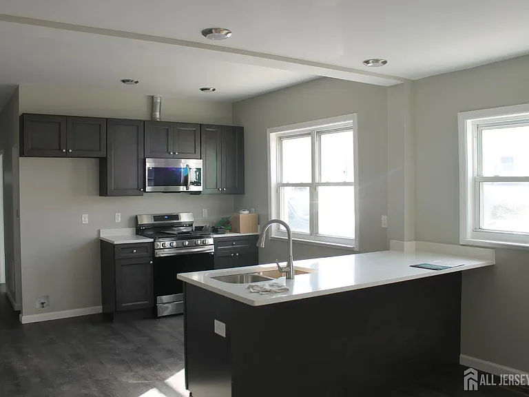 519 Roosevelt Ave #2 — Photo 5