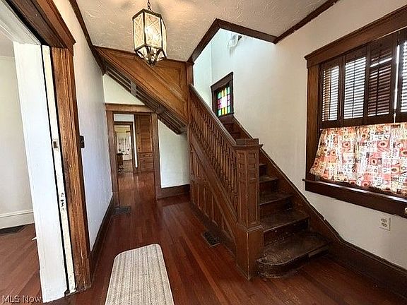 3rd image of 828 E Main St