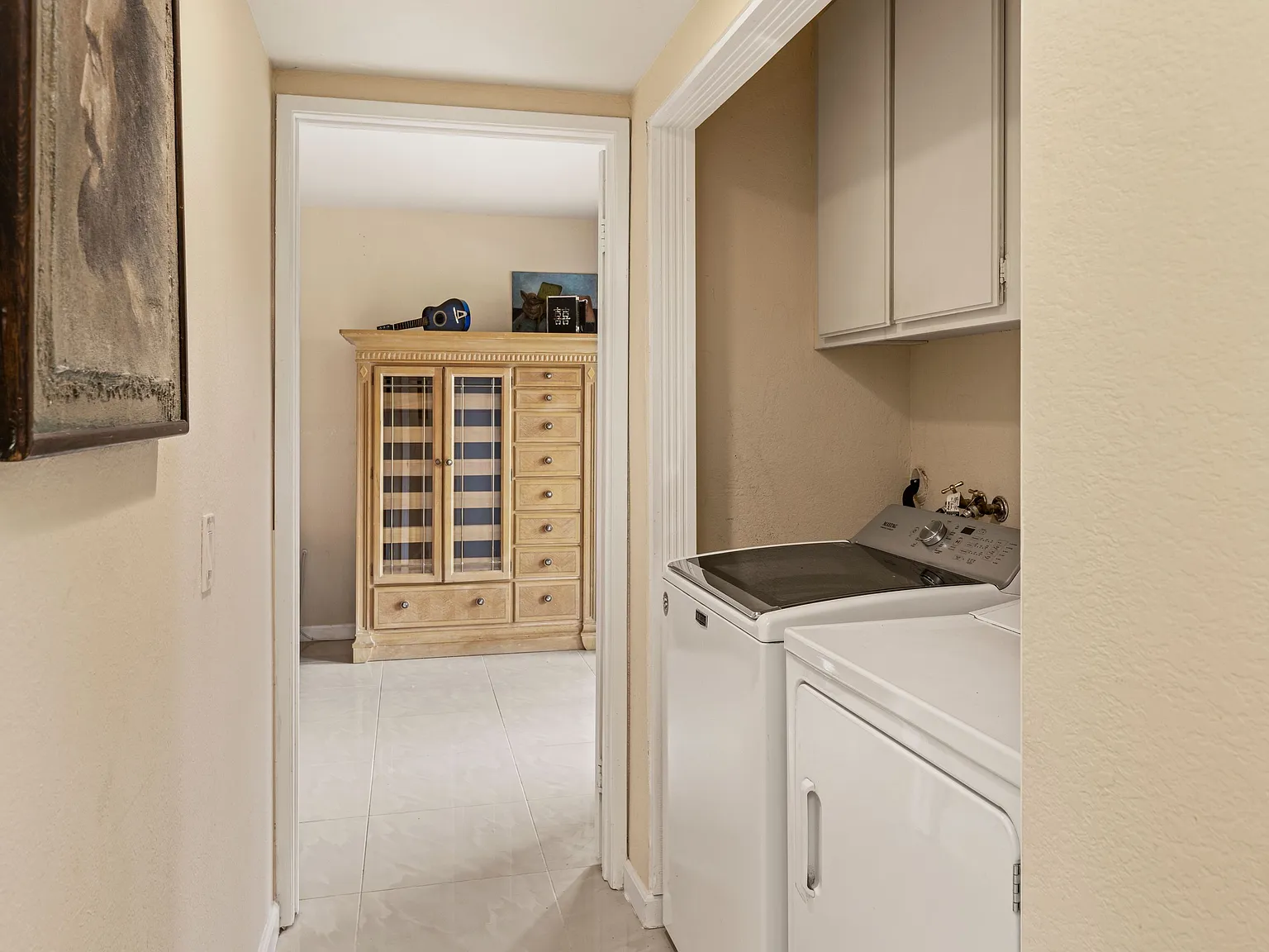 2 bed, 906 sqft, $1,975 — Photo 3