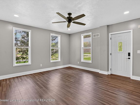 3rd image of 8843 Bunkerhill Rd