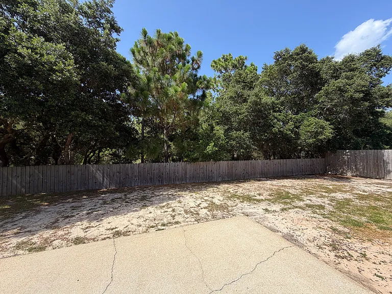 562 Batten Blvd — Photo 23