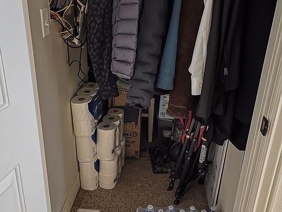4th image of 446 W 6 S APT 302