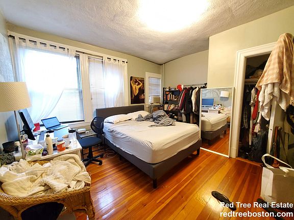 4th image of 221 Harvard St #221