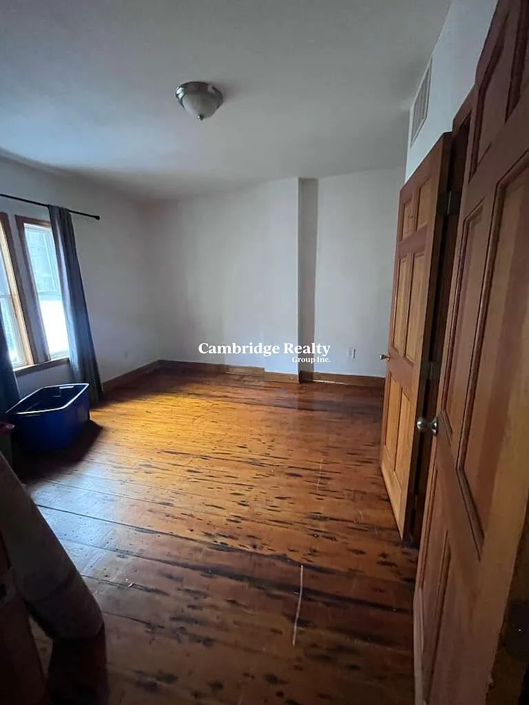 6 bed, $8,500 — Photo 3