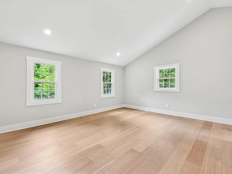 218 Biddulph Rd — Photo 30