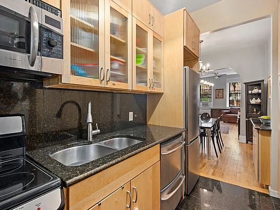 3rd image of 242 E 87th St APT 1F