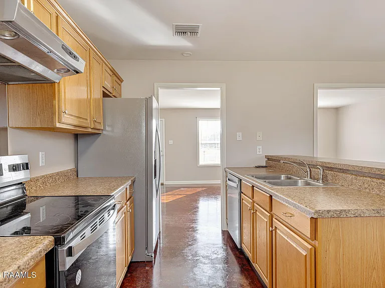1026 Carmen Dr — Photo 14