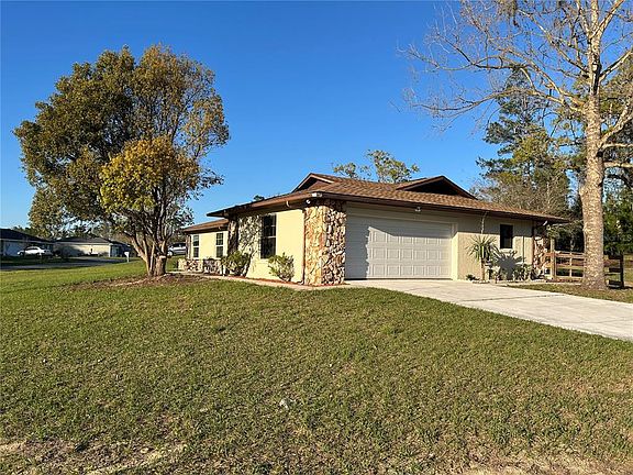 3rd image of 16051 SW 52nd Avenue Rd