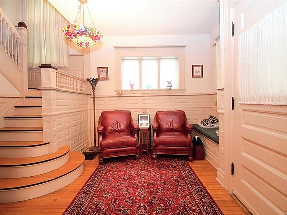 5th image of 310 Norwood Ave