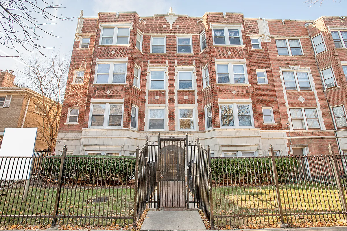 Building Photo - 6956 N Ashland Blvd #303
