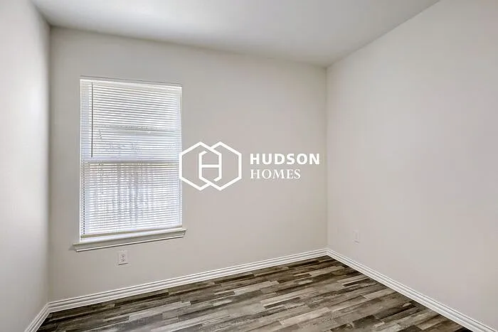 1415 S Austin St — Photo 10