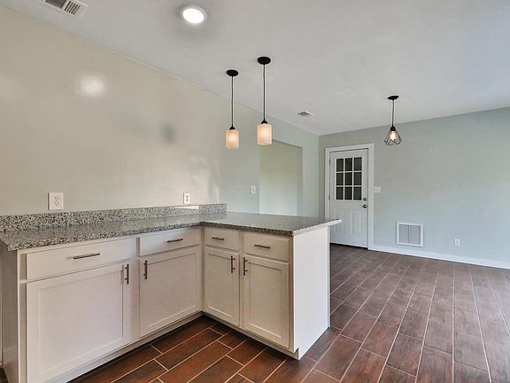 4th image of 3503 Thornhill Dr