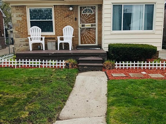 2nd image of 19820 Grandview St