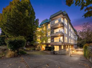 1710 Fort St #404, Victoria, BC V8R1J2