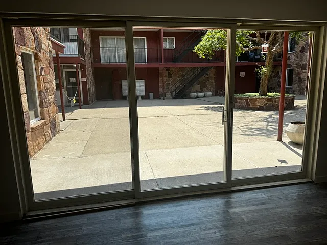 2300 14th Ave S #3 — Photo 1