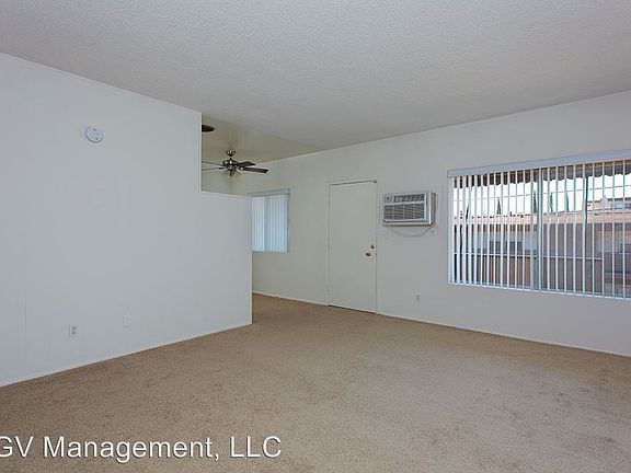 4th image of 215 E Live Oak St APT E
