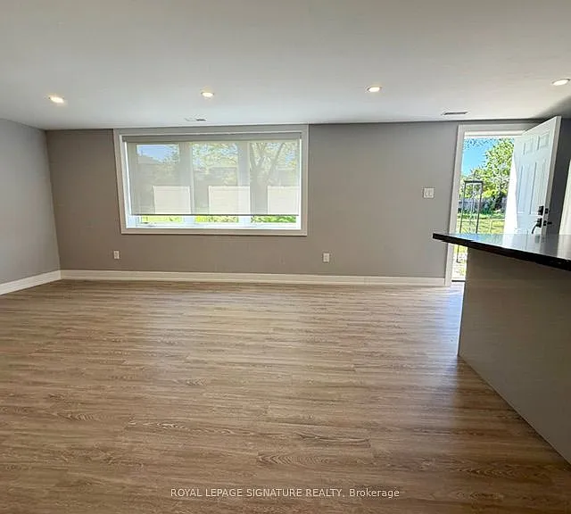 61 Anewen Dr #LOWER — Photo 8