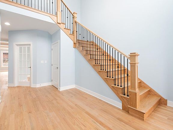 3rd image of 6328 W 93rd Place Oak