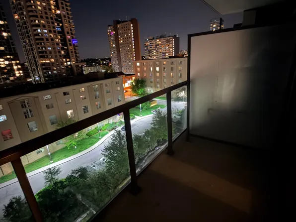 816 Lansdowne Ave #801, Toronto, ON M6H 4K6