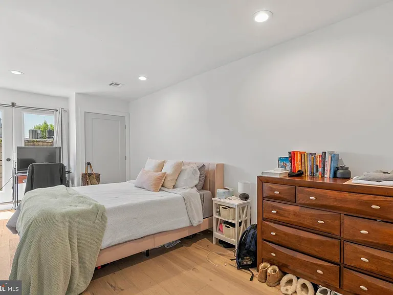 2117 Clymer St — Photo 5