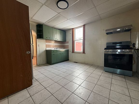 2nd image of 2919 S Quinn St APT 1R
