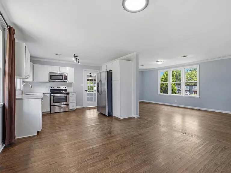 547 Harding Pl — Photo 8