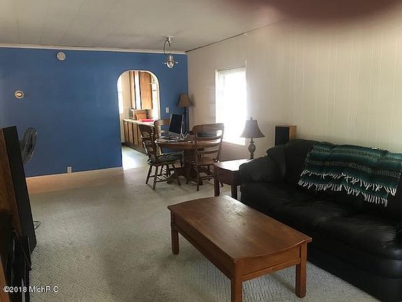 3rd image of 2068 Cutler Ave