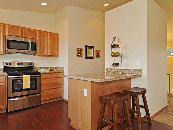4th image of 1048 S 134th St