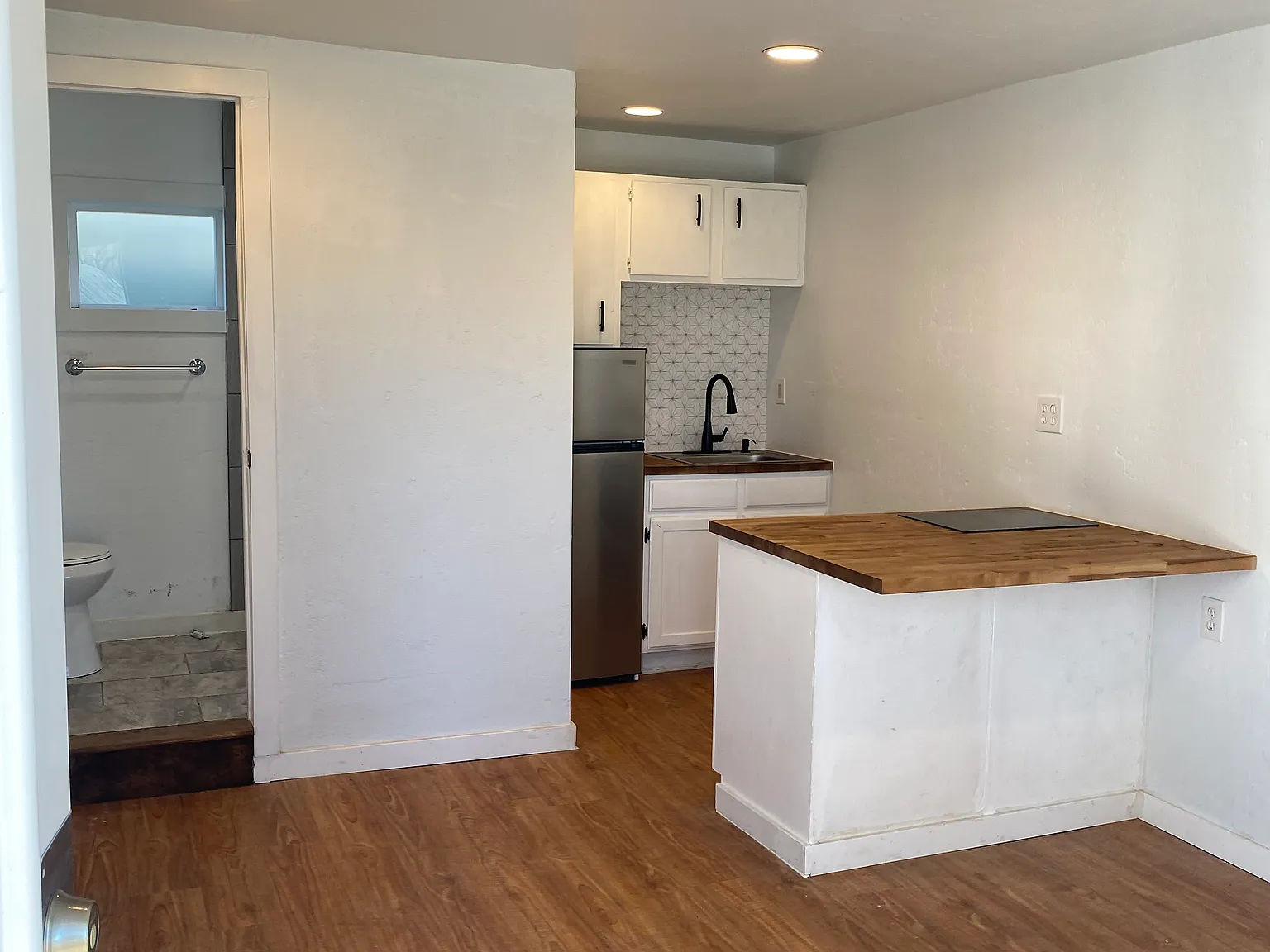 1 bed, 400 sqft, $1,100 — Photo 3