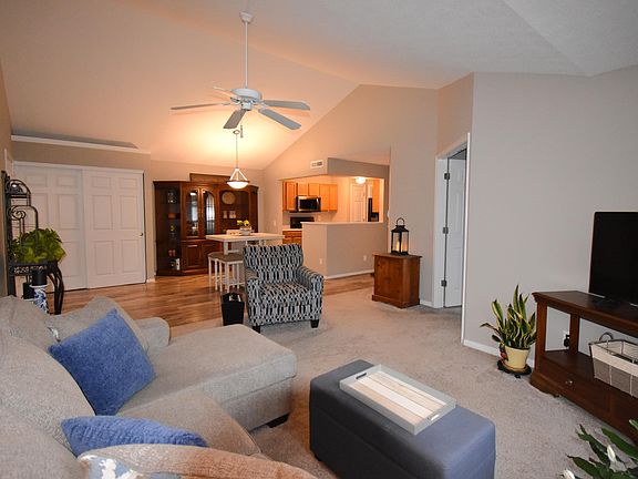 5th image of 740 Valley Square Dr Unit 6H