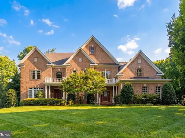 2584 Vintage Crest Ln, Oakton, VA 22124