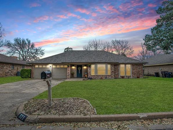321 Goldfinch Dr, Fort Worth, TX 76108