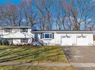79 Bel Air Ln, Fairfield, CT 06824