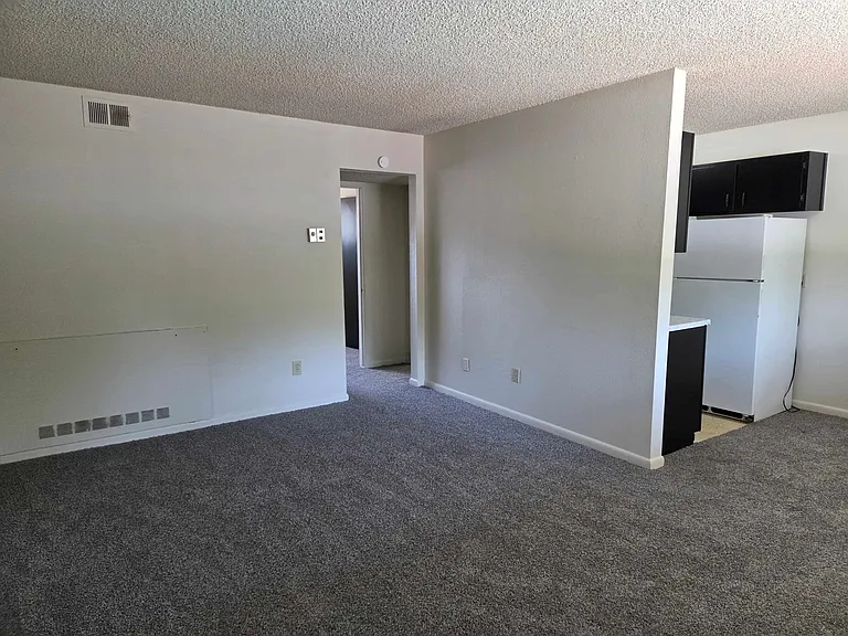 Victor South Apartments — Photo 29