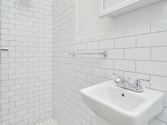 3rd image of 421 E 80th St APT 1D