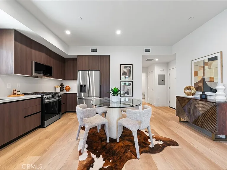150 S Oak Knoll Ave #103 — Photo 5