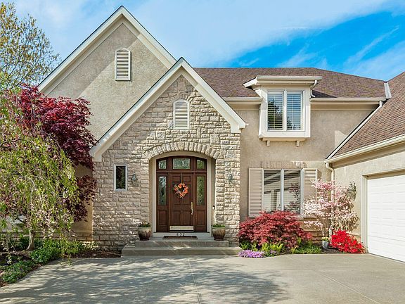 2nd image of 852 Cambridge Ct
