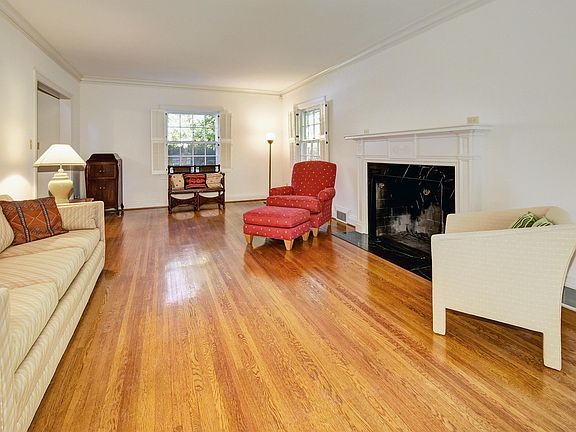 5th image of 2310 Village Dr
