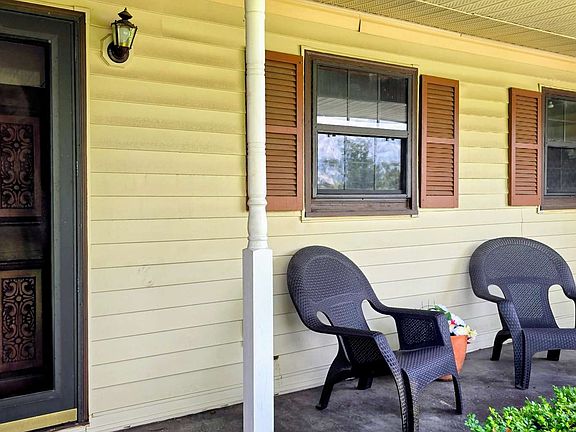 3rd image of 1017 Pineview Cir SW
