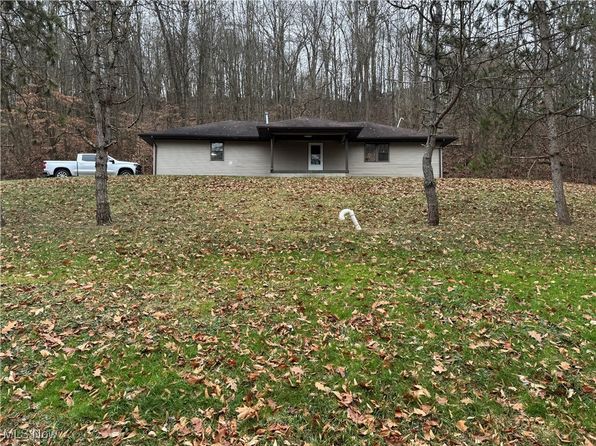 6716 Tracy Rd SE, Uhrichsville, OH 44683