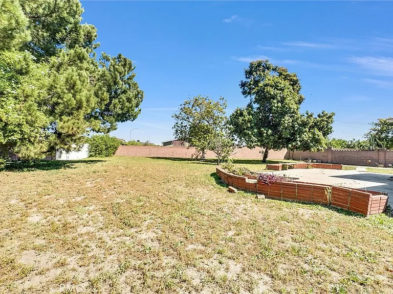 2551 W Rome Ave — Photo 14
