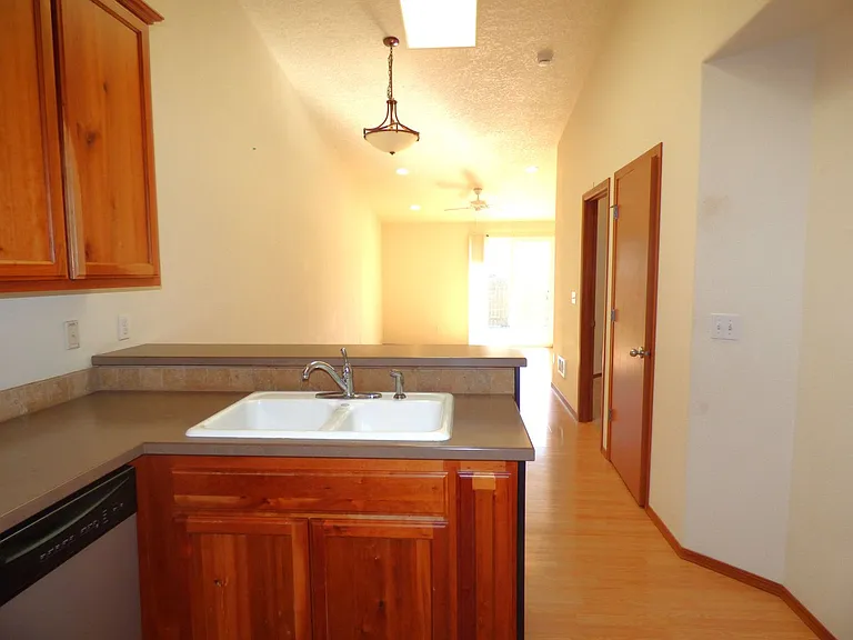 619-621 S Broad St — Photo 11