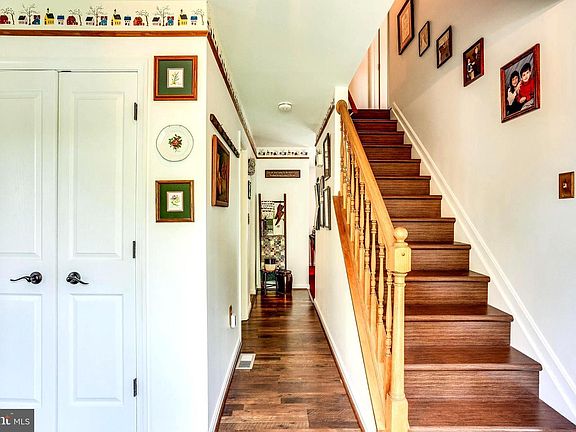 4th image of 1690 Amberly Ct N