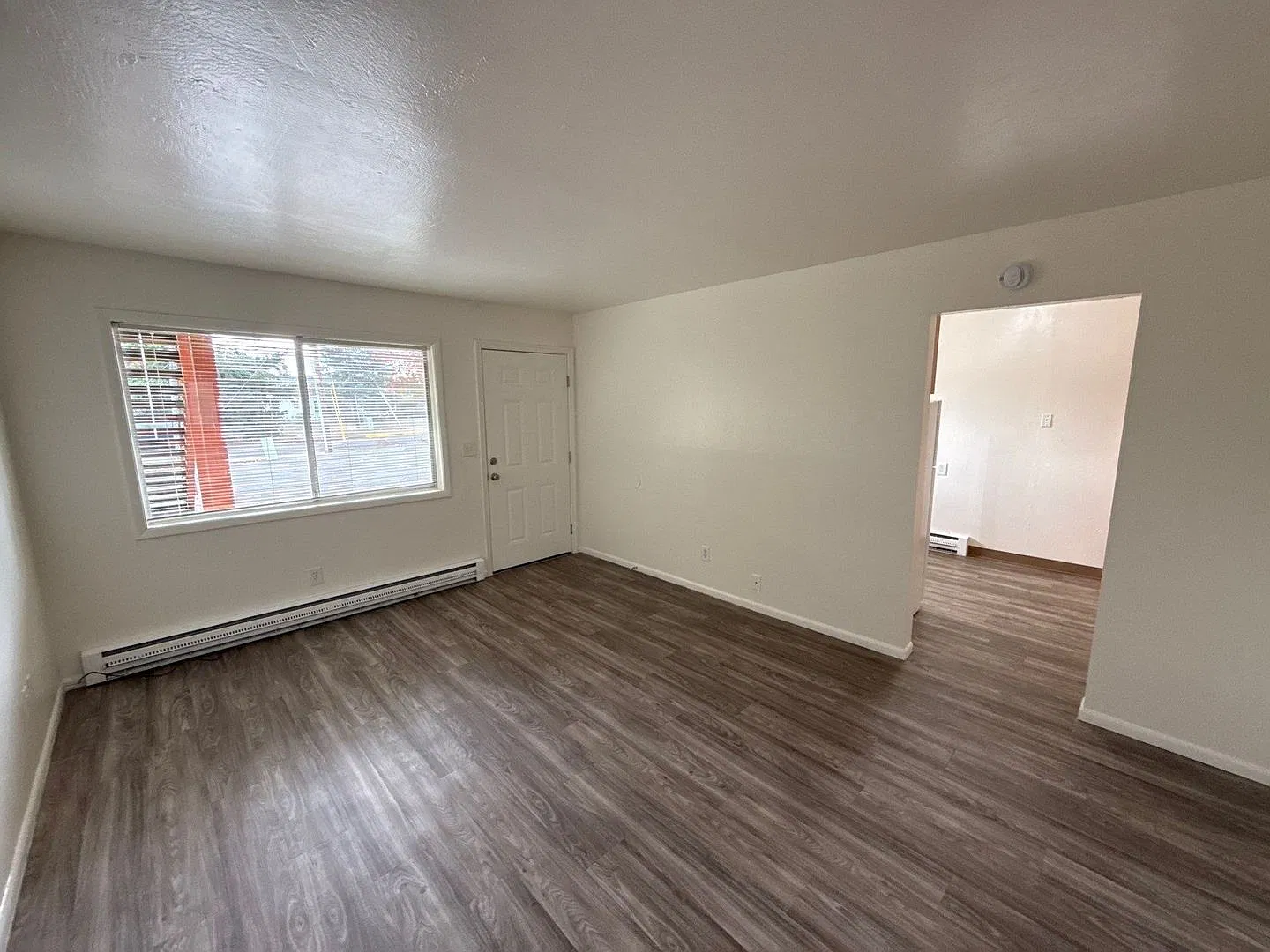 1 bed, 1.0 bath, 680 sqft, $1,095 — Photo 3