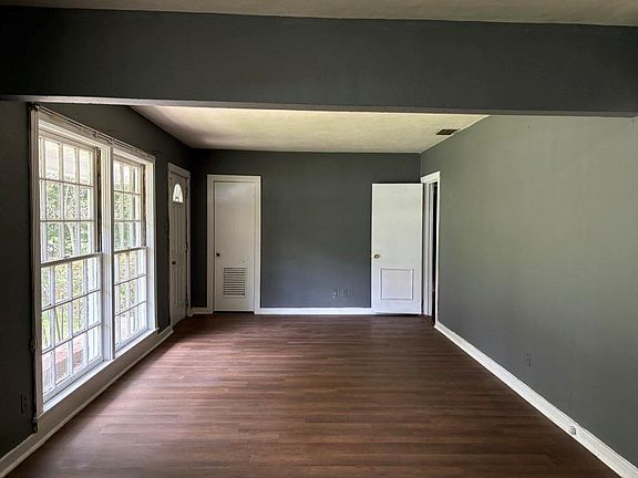 3rd image of 701 Lilac Ave